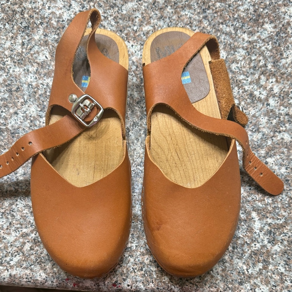 MIA sofia tan Swedish Leather clogs
